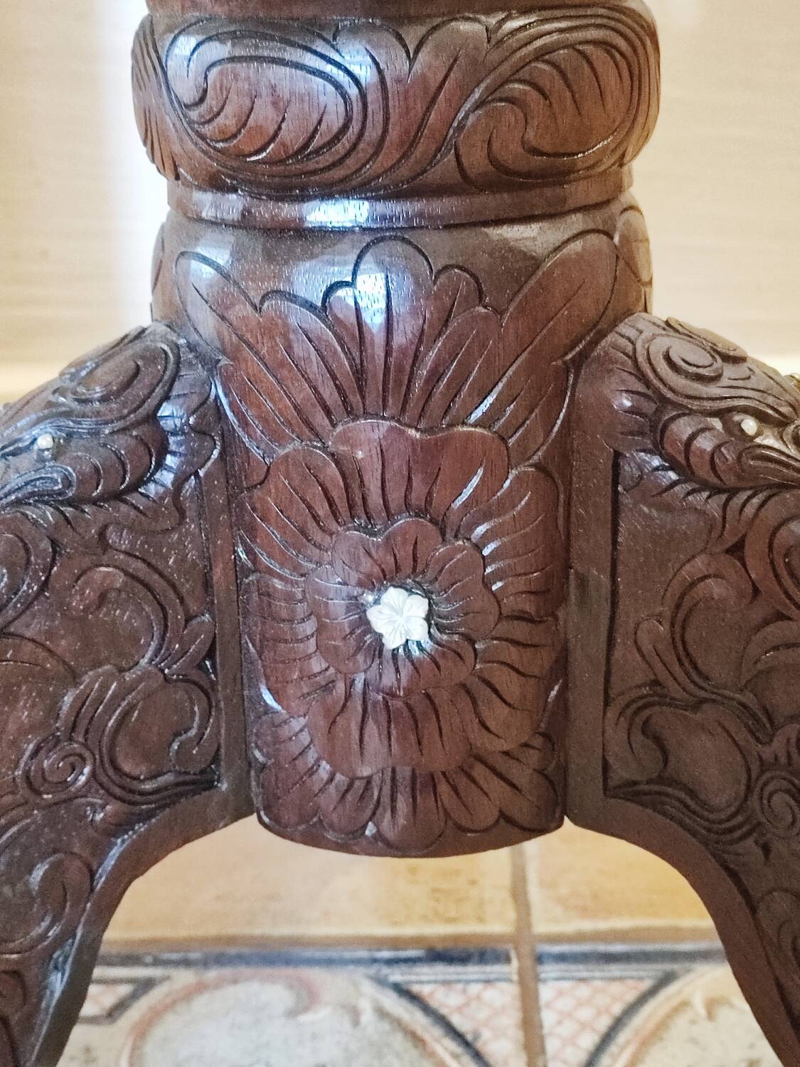 Colonne sculptée chinoise