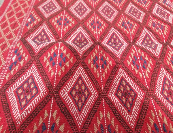 Tapis rouge traditionnel fait main en pure laine 120x225cm