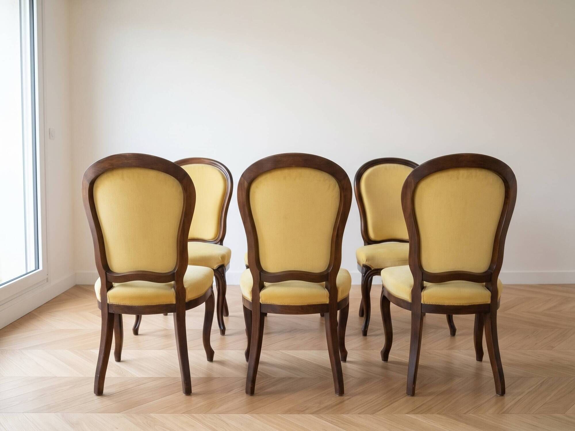 Set of 6 antique classic style chairs in wood and yellow fabric.