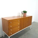 Fineer dressoir uit Zweden met wit stalen poten