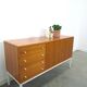 Fineer dressoir uit Zweden met wit stalen poten