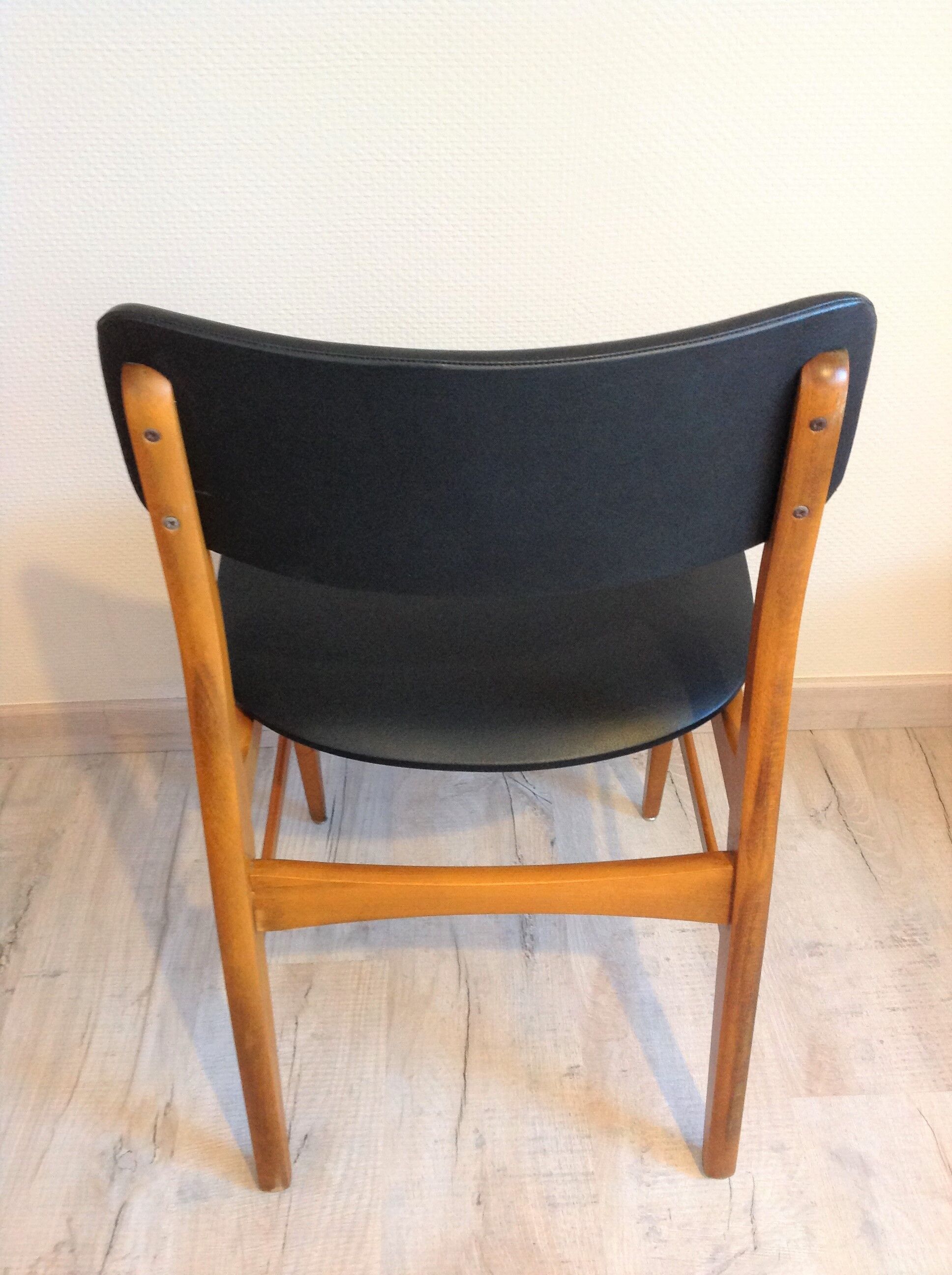 Scandinavian chair in beech and imitation leather black / vintage 60s-70s