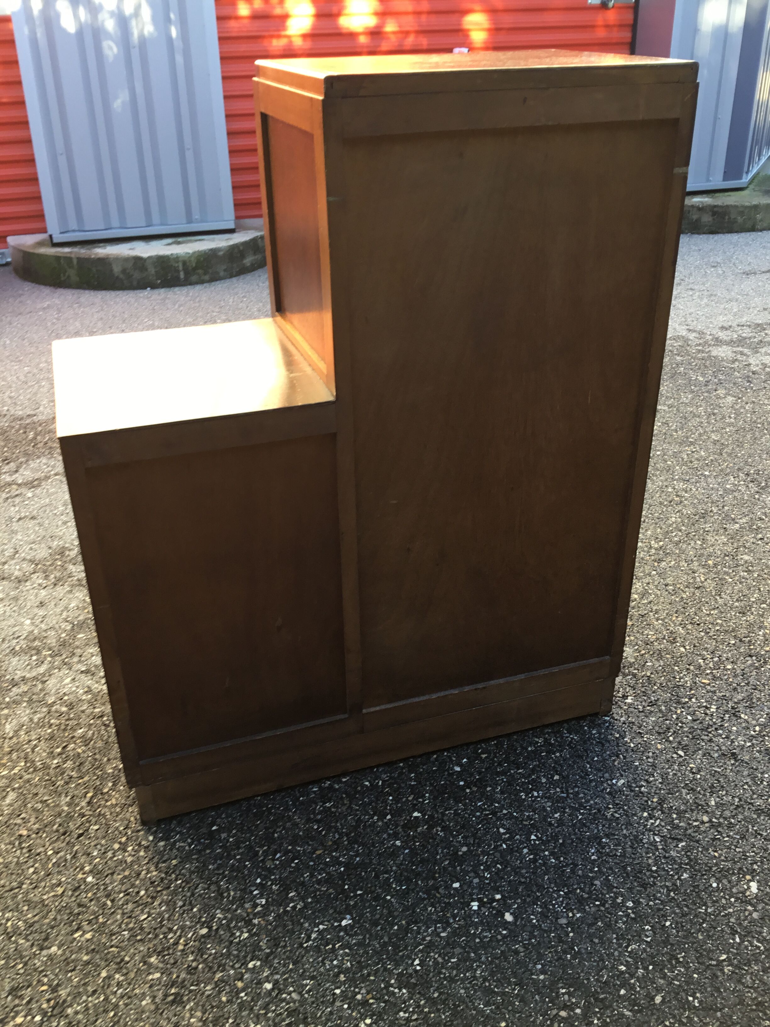Commode asymétrique