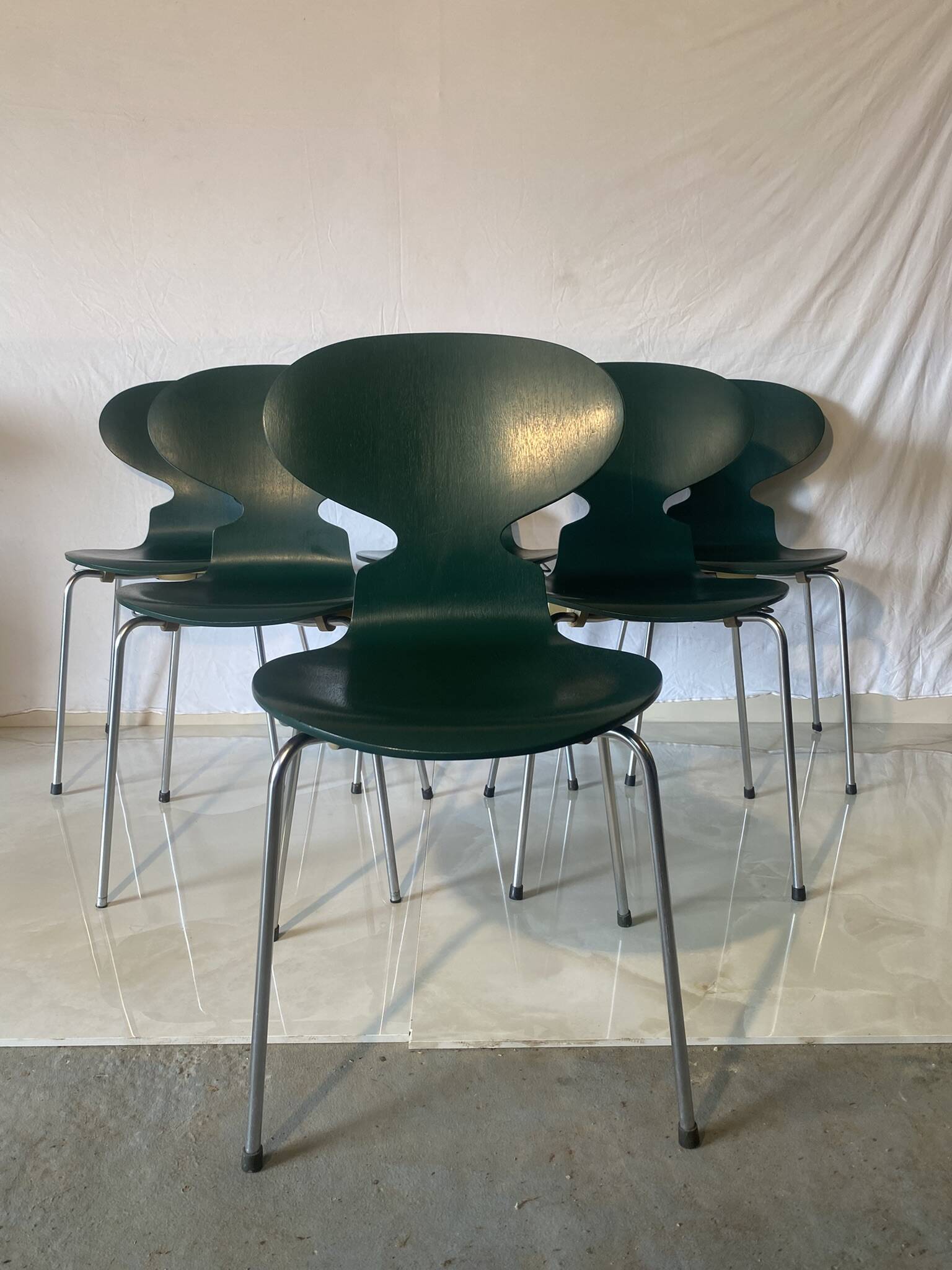 Set of 6 “Ant” chairs in dark green – Arne Jacobsen for Fritz Hansen