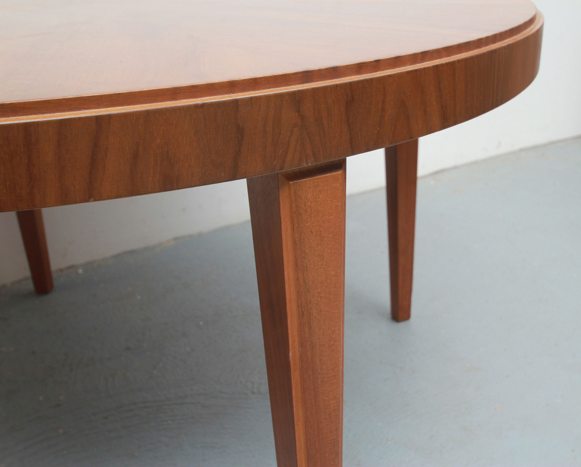 1950s round coffeetable in walnut