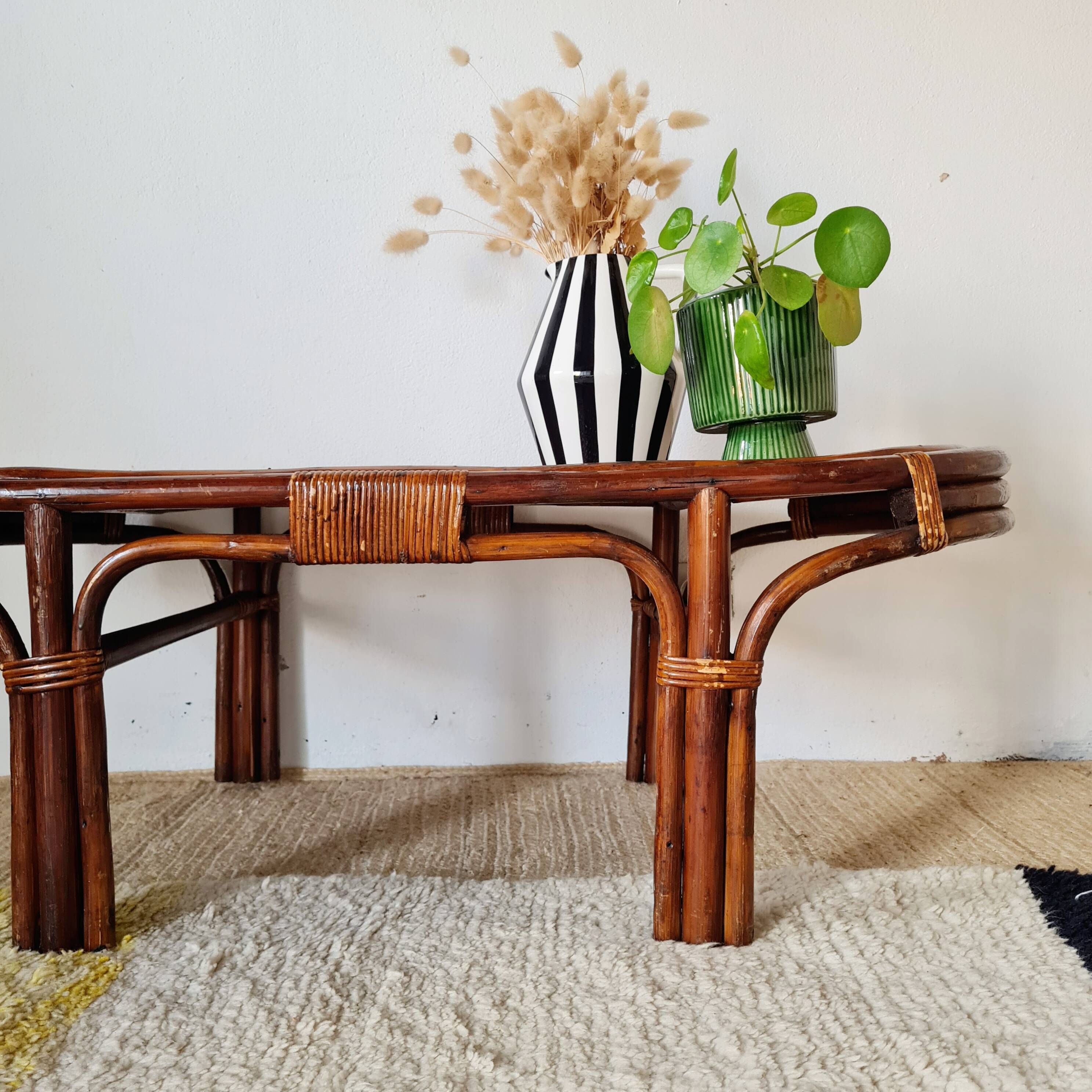 Grande table basse ancienne en rotin et cannage – Esprit bohème
