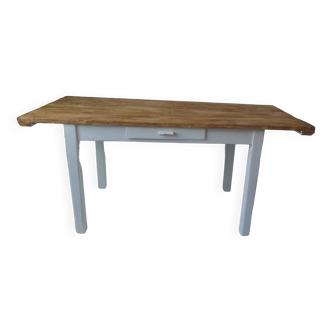 Farm table, leg and belt patinated pearl gray, waxed top medium oak.