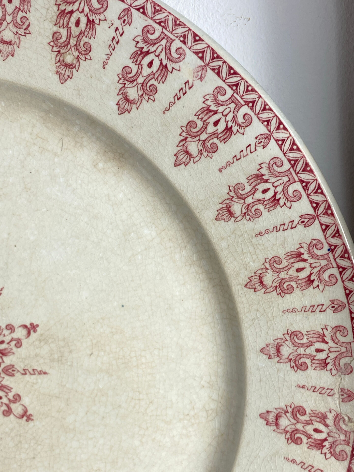 Plat, terre de fer, collection Annam de Gien 