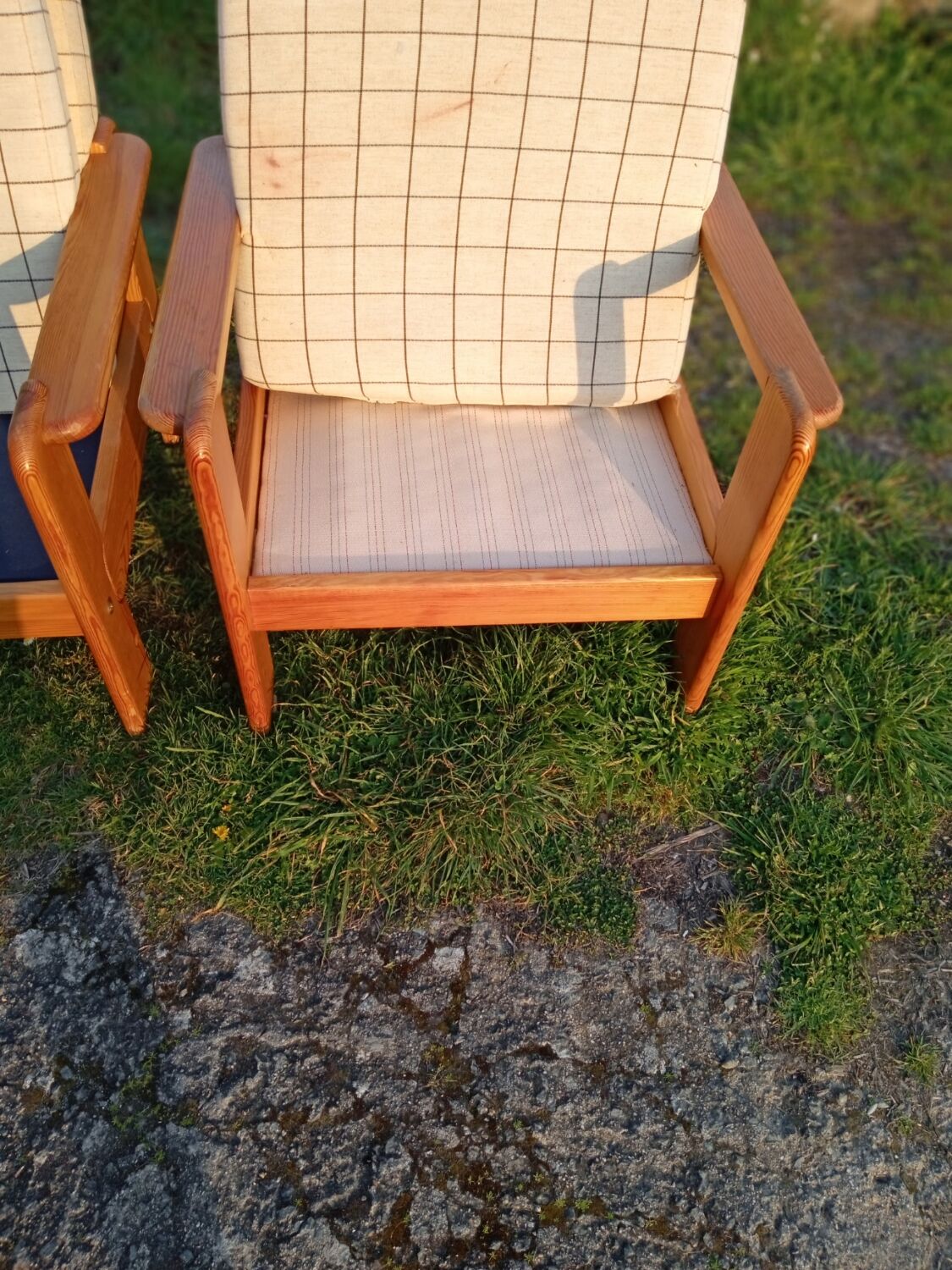 Sofa and armchair in solid pine