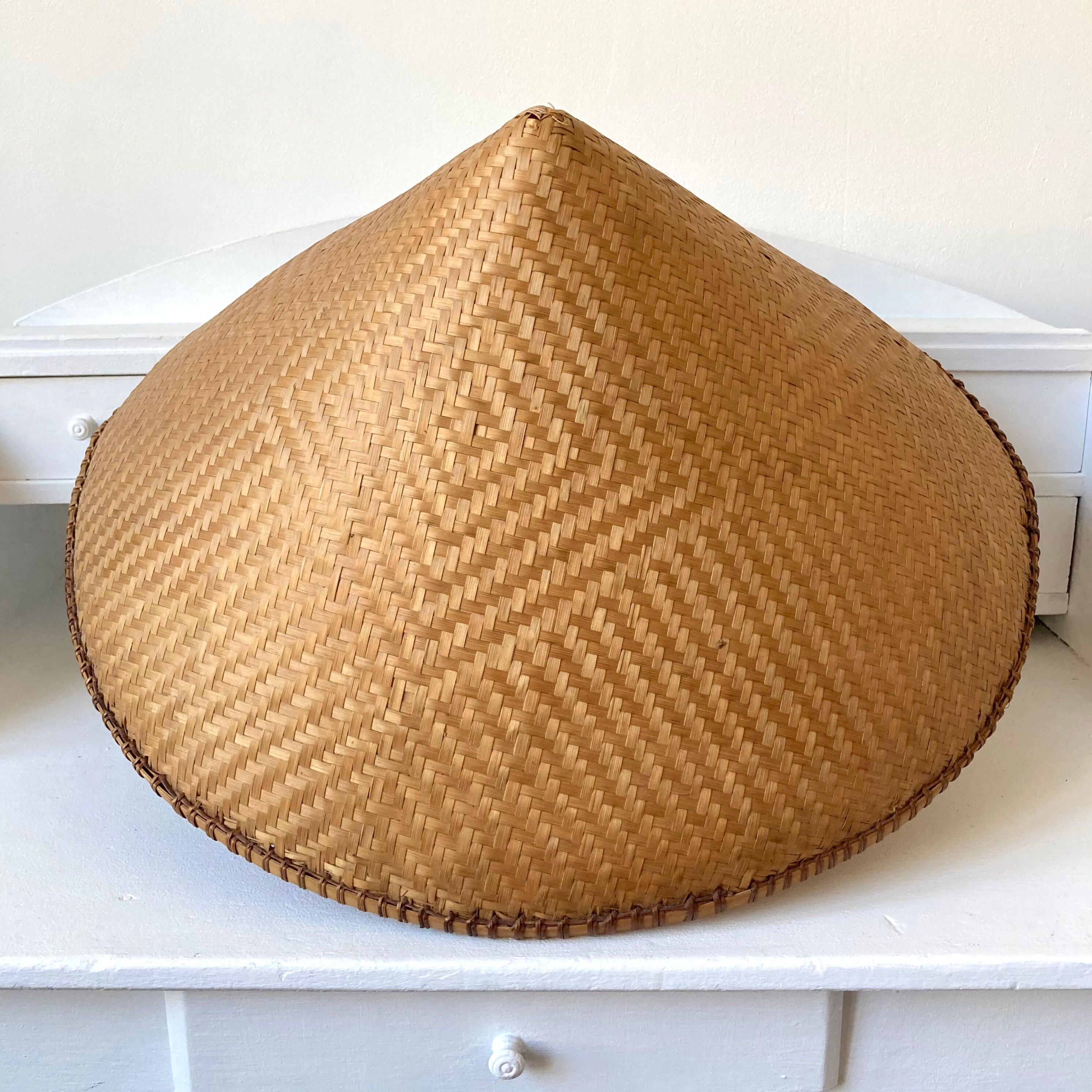 Chapeau asiatique tressé