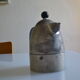 Cafetière alessi postmoderniste " pellicano " par Michael Graves