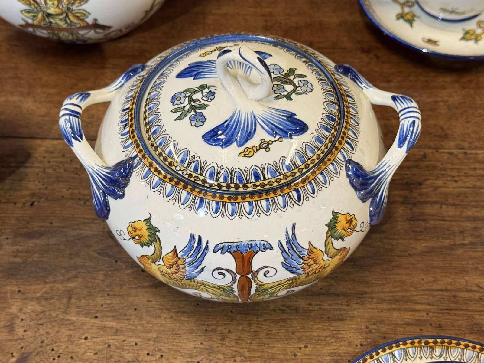 Tea and coffee service in Gien earthenware from the late 19th century with Renaissance decoration.