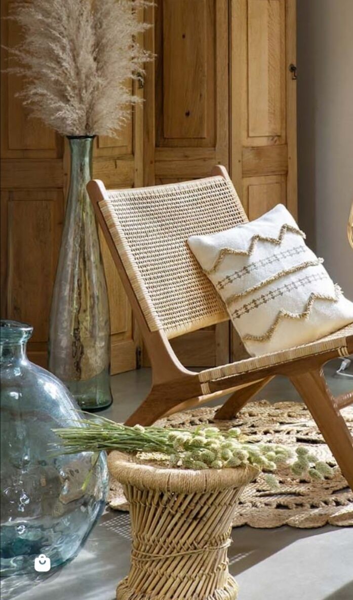 Diabolo rattan stool