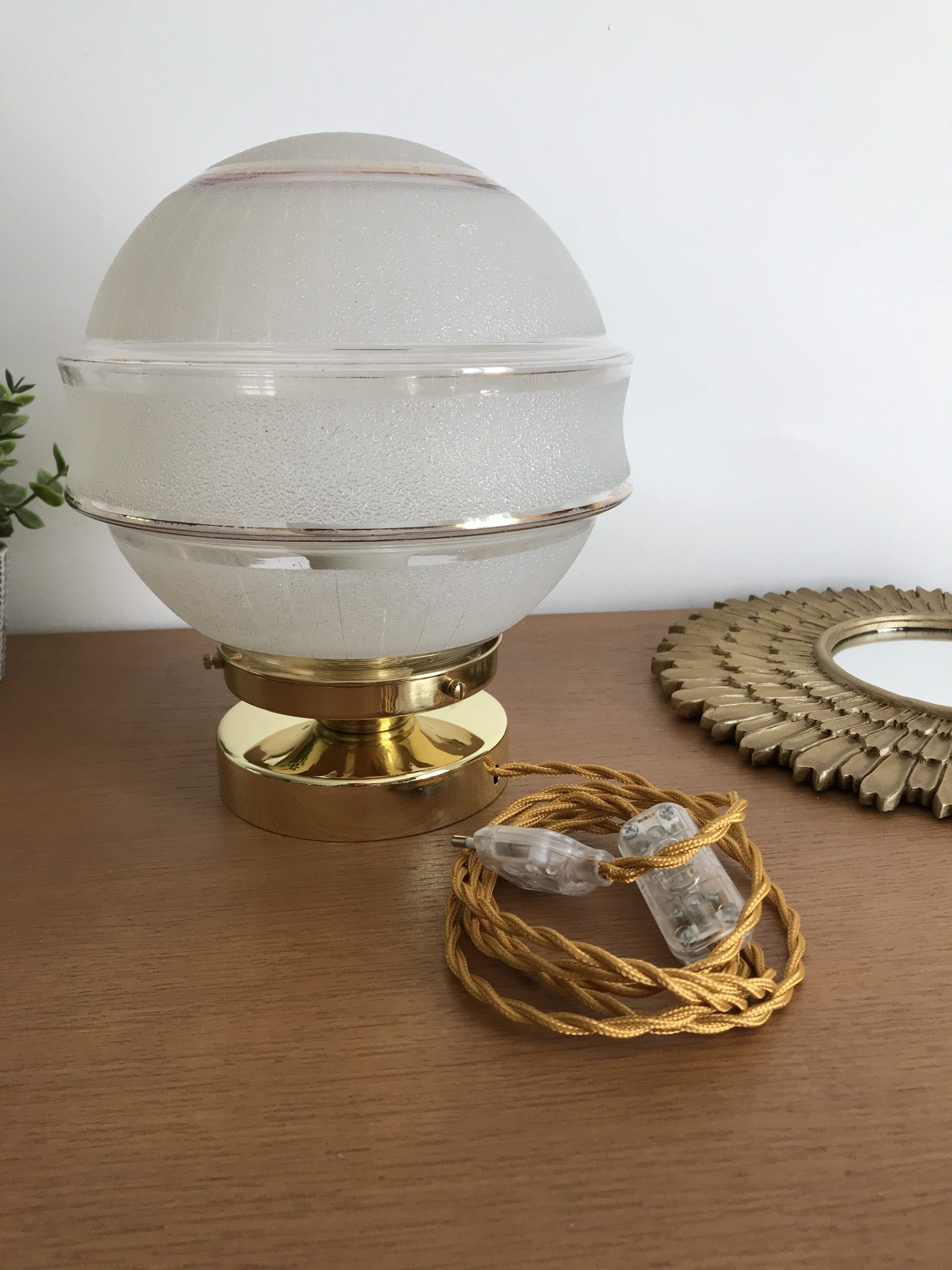 Globe old art deco table lamp in glass and brass support