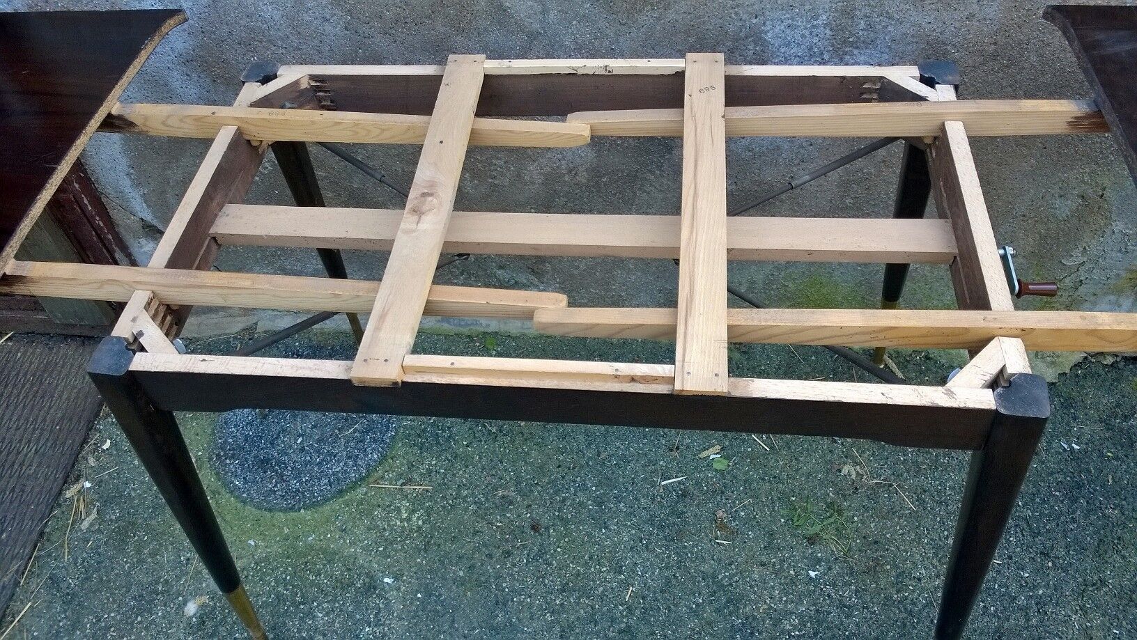 Extensible table of the 50s