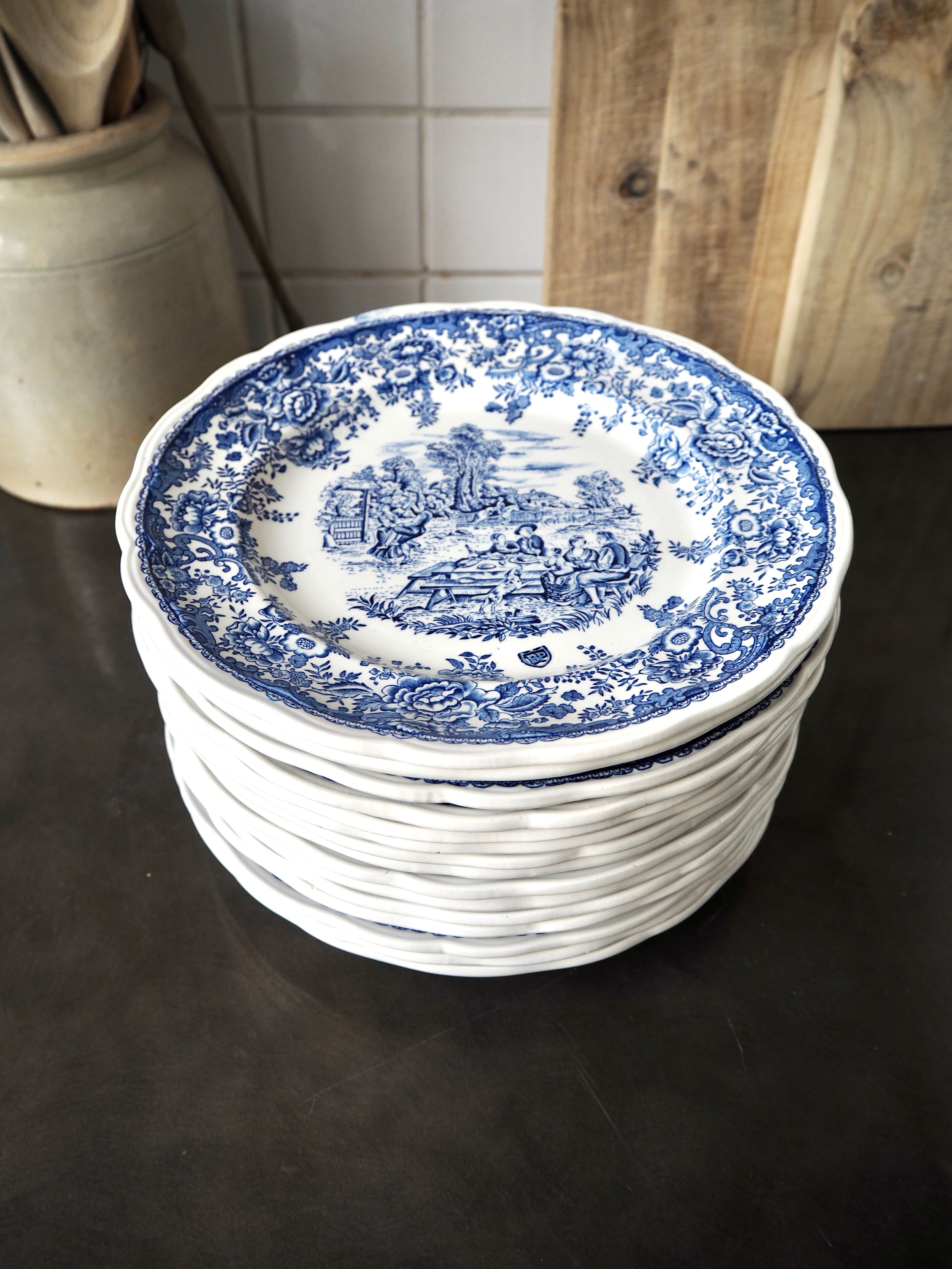 Set of 15 diner plates with English motifs Lunéville