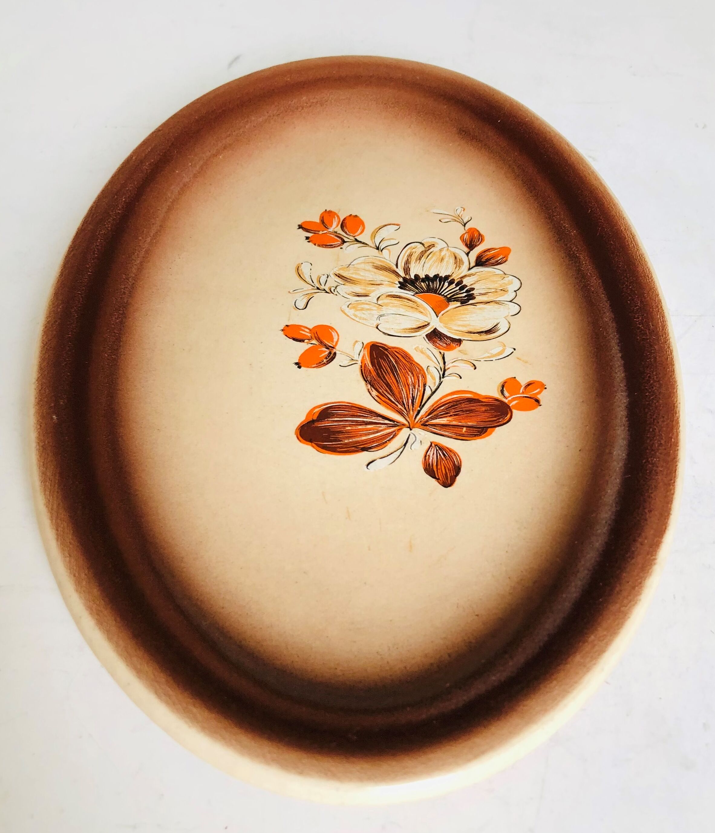 Oval ceramic plate