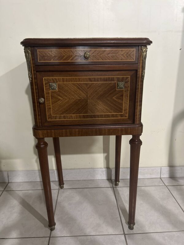 Chevet style Louis XVI