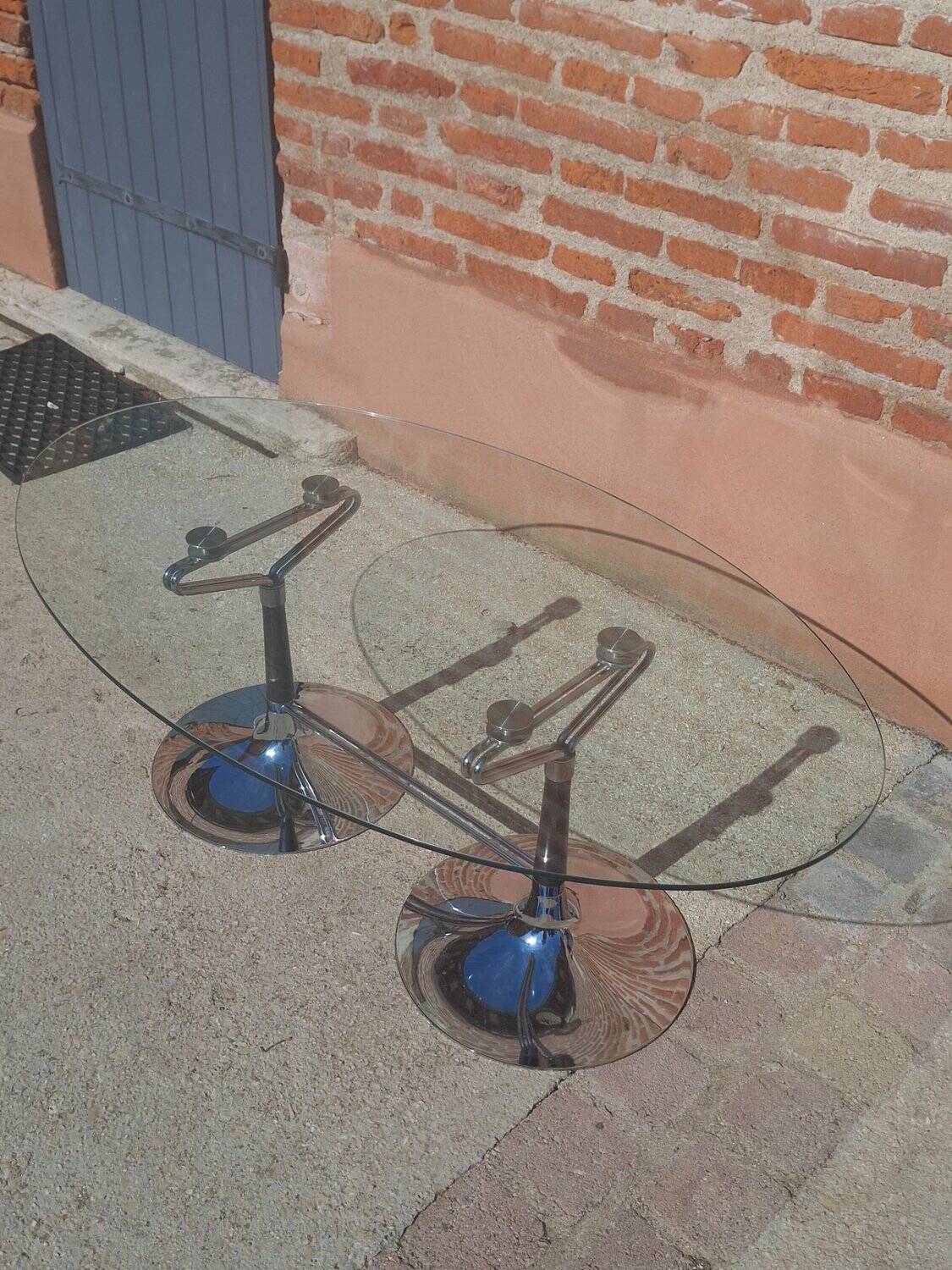 Table ovale Design années 70 – Verre, Chrome & Noyer