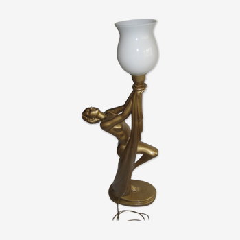 Lampe représentant une femme nue avec un drapé