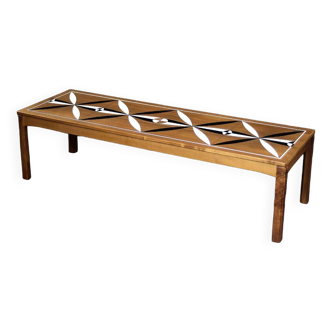 Table basse longue et basse vintage scandinave moderne en teck du milieu du siècle avec motif peint à la main