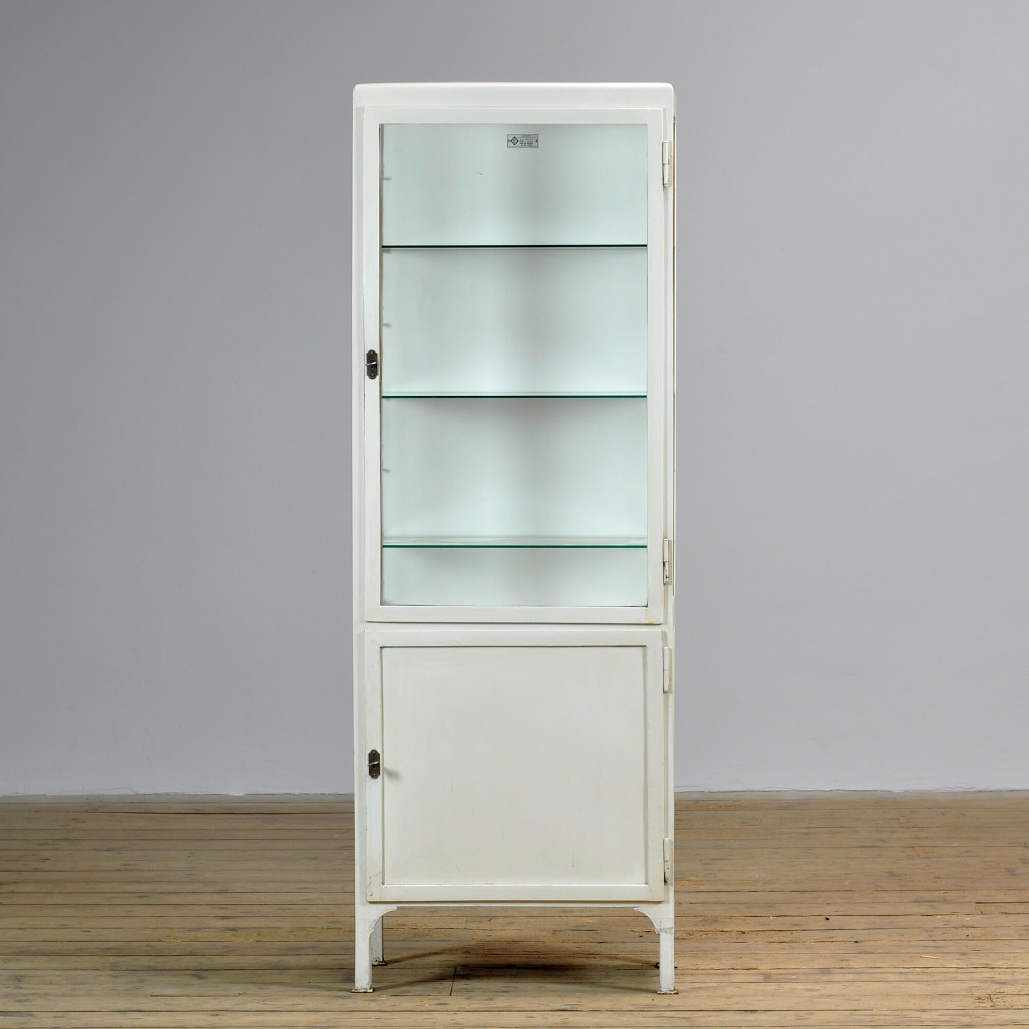 Cabinet médical vintage, années 1970