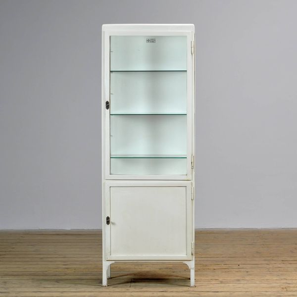 Cabinet médical vintage, années 1970