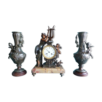 Pendule et ses vases Art Nouveau