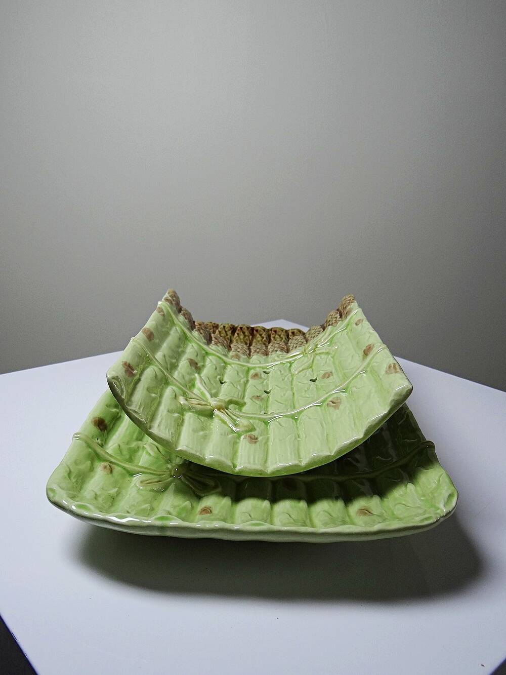 Asparagus service in earthenware, trompe-l'œil decoration, vintage 1970s-1980s.