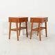 Une paire de tables de chevet scandinaves en teck.