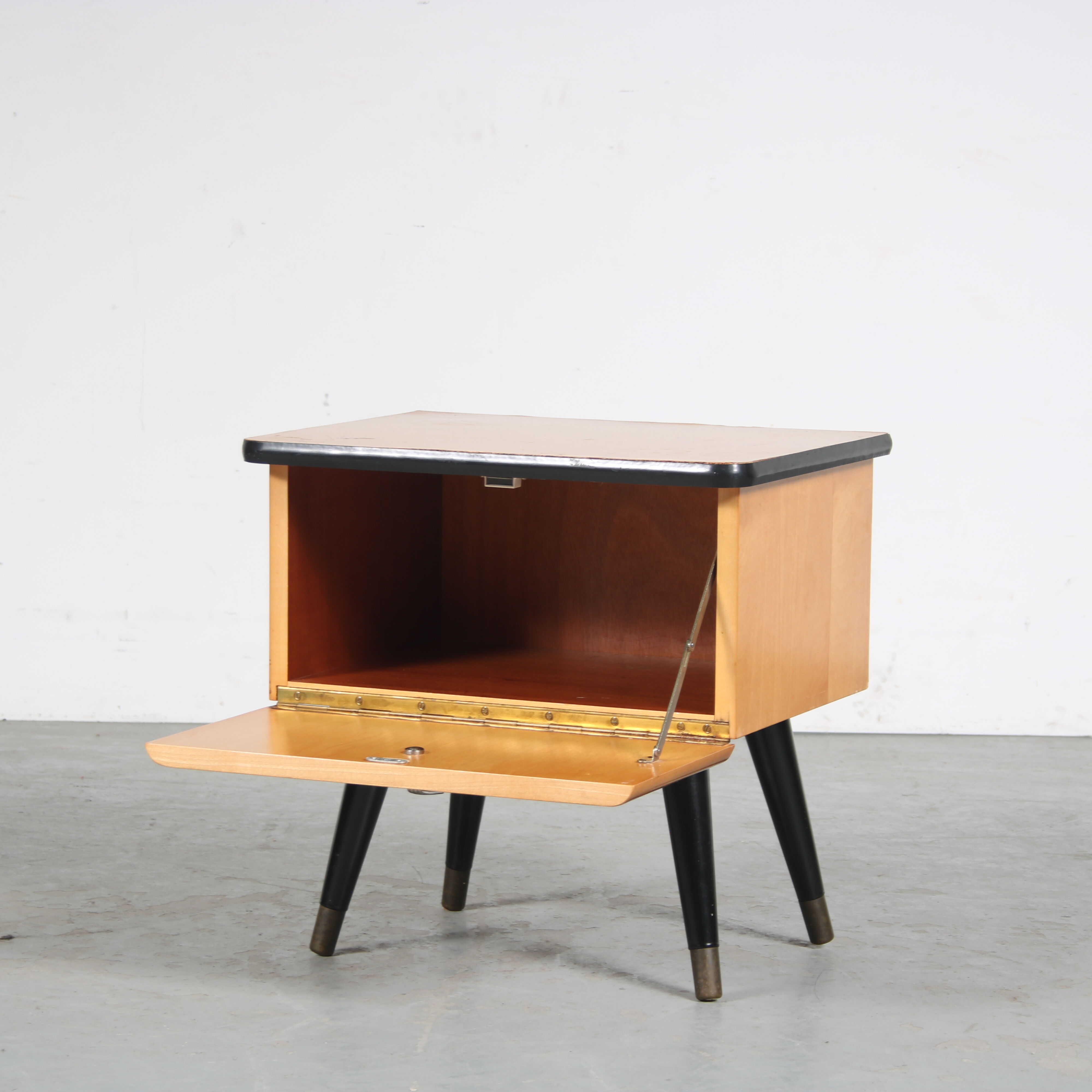 Paire de tables de nuit italiennes des années 1950