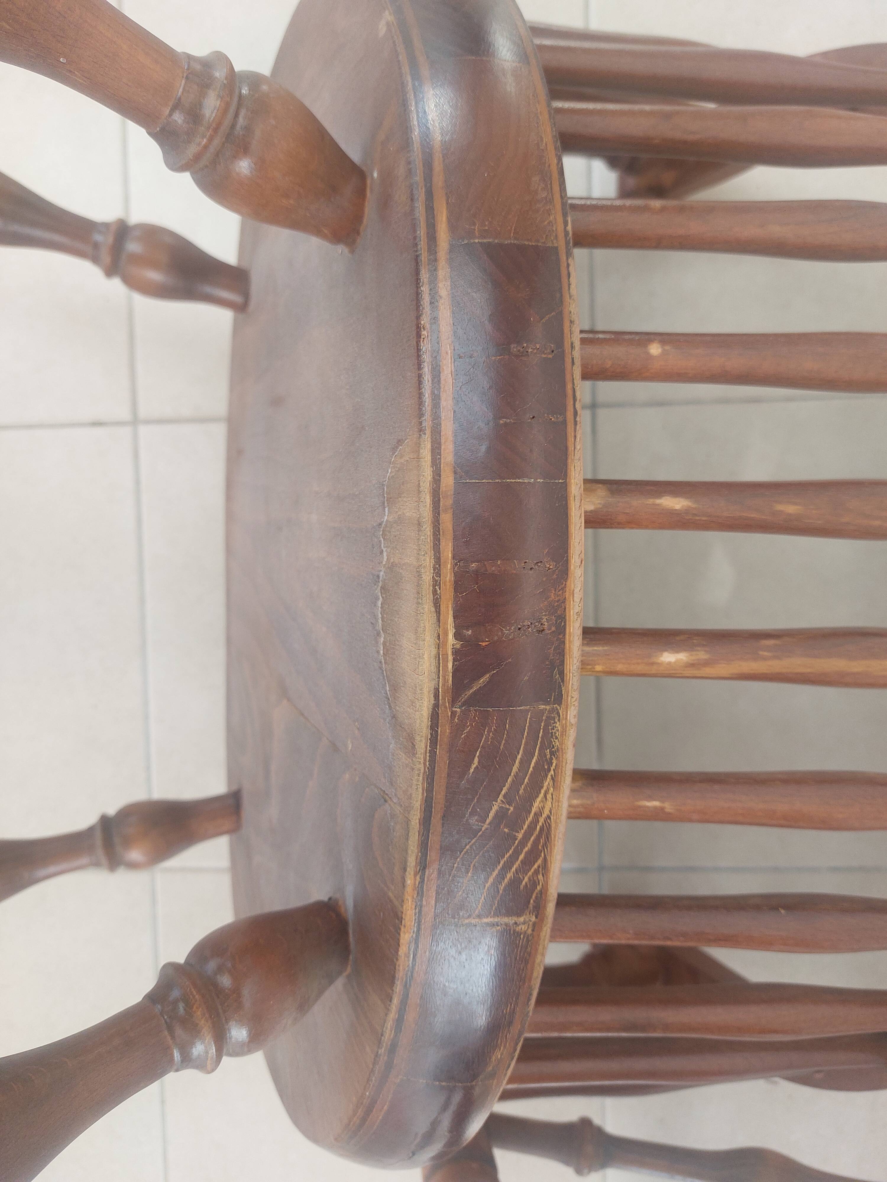 Pair of Windsor armchairs - Noticeable signs of use