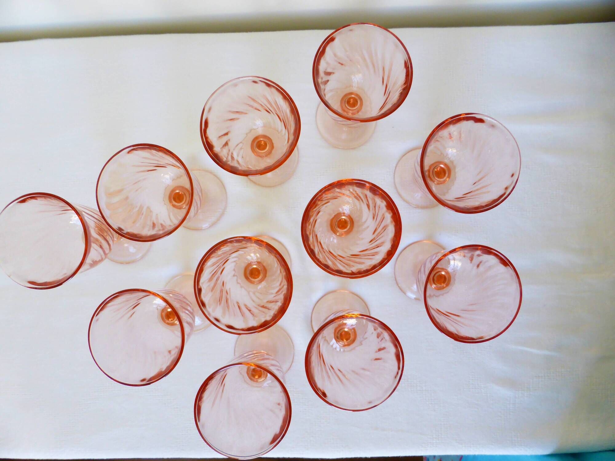 11 Arcoroc Rosaline foot glasses in pink glass 2106182
