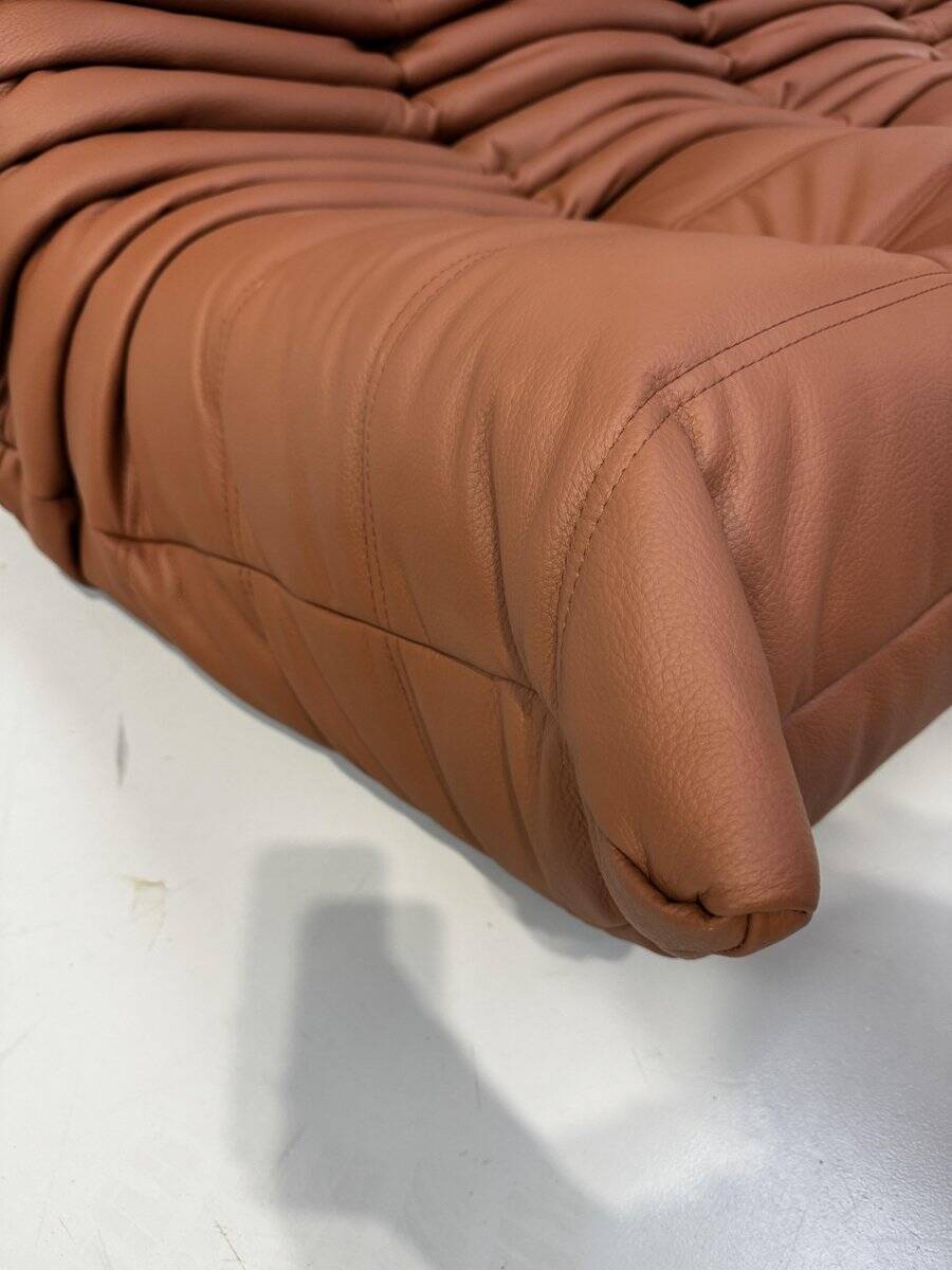 Canapé Togo français en cuir de vachette épais couleur cognac, signé Michel Ducaroy pour Ligne Roset