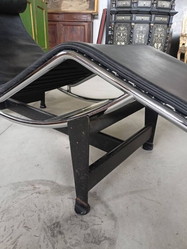 Chaise longue LC4 signée – Le Corbusier / Cassina – cuir noir