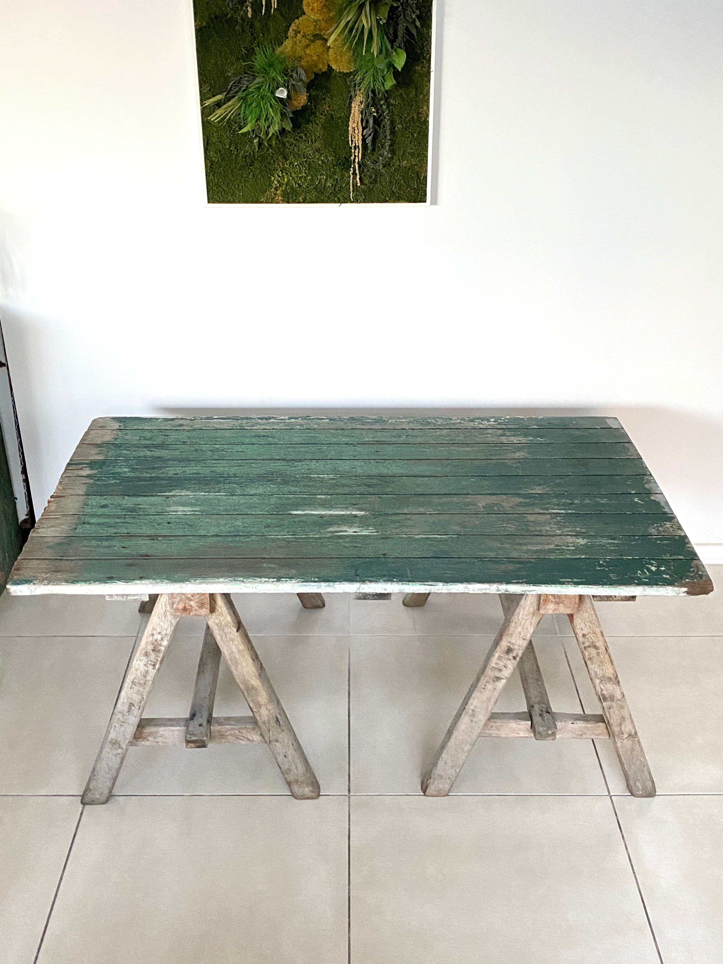 Table basse sur tréteaux anciens en bois