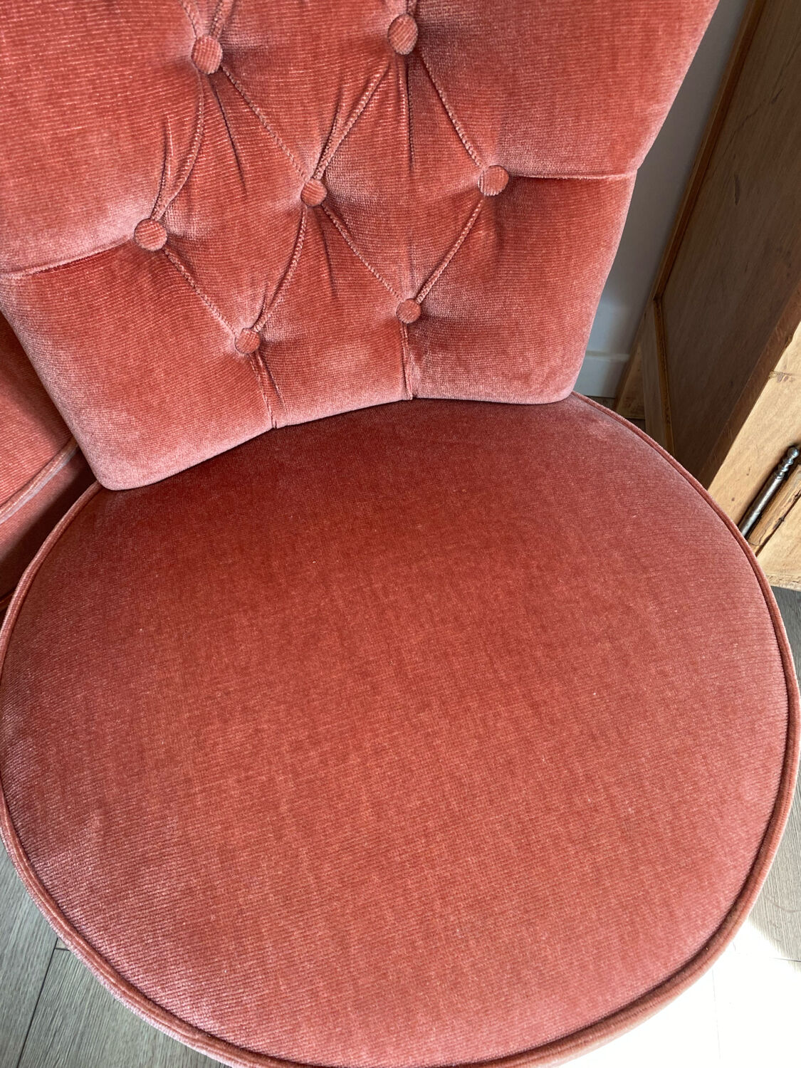 Set of 2 toad chairs