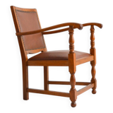 Ancien fauteuil en chêne et vinyle brutaliste
