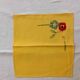 Petite nappe vintage jaune brodée et 12 serviettes