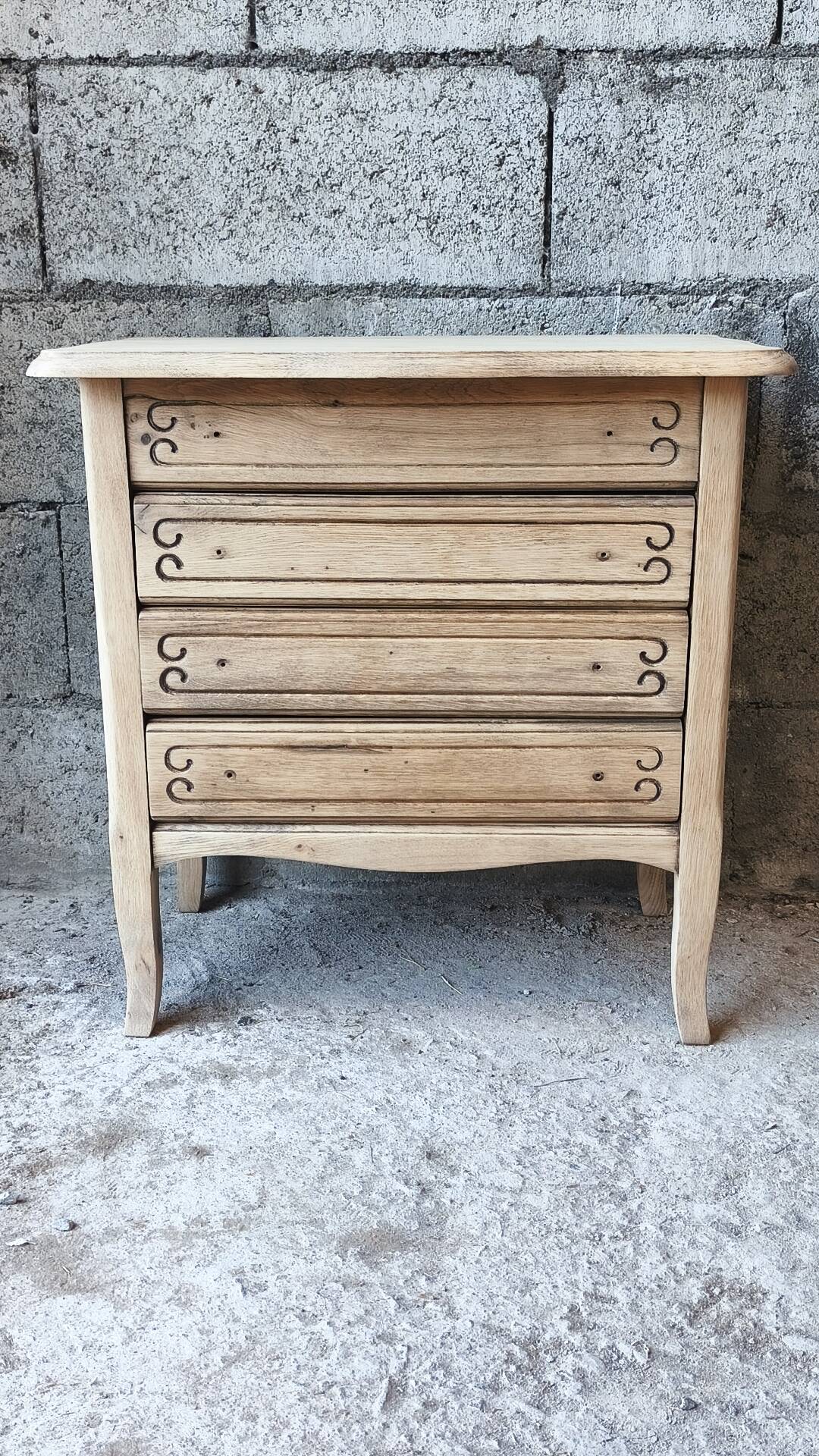 Small chest of drawers/nightstand
