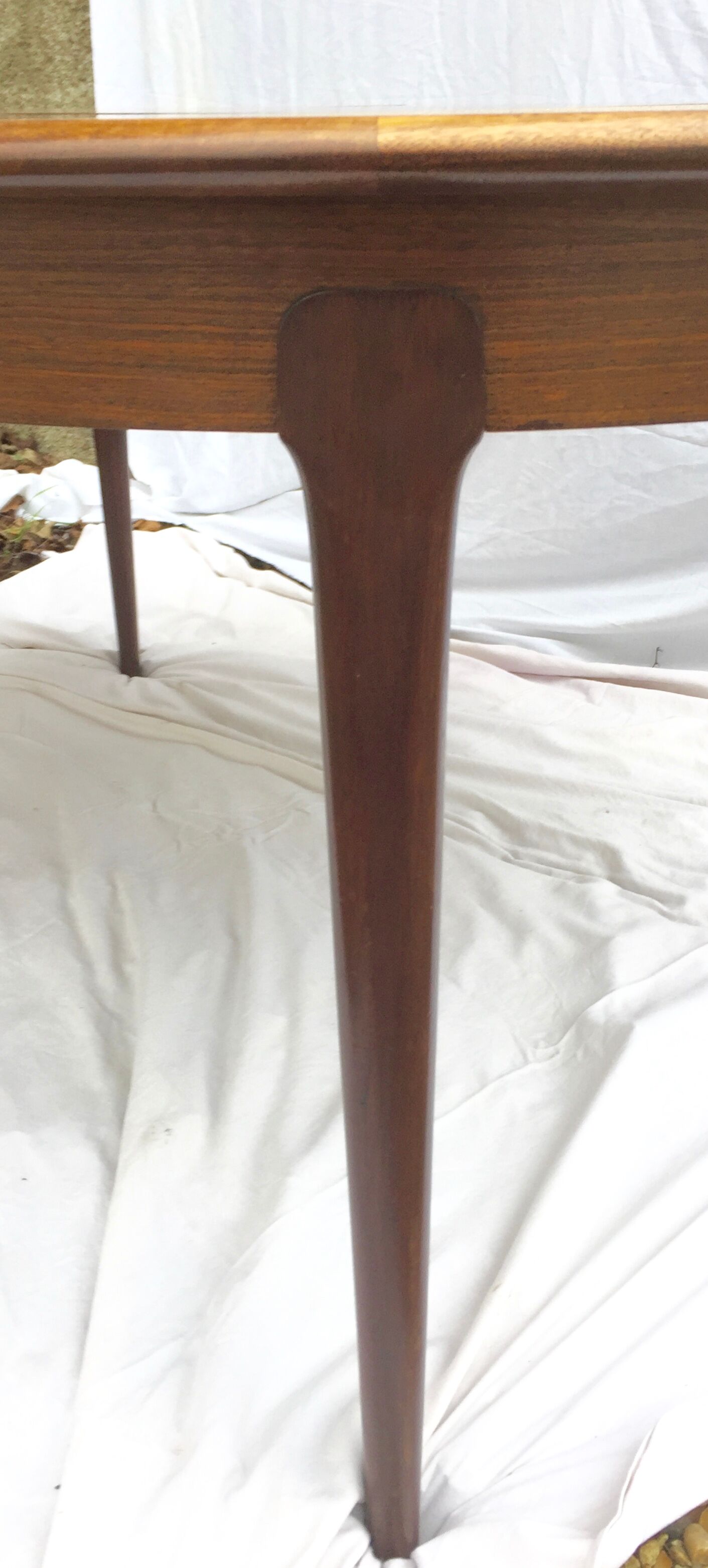 Scandinavian round table with extension