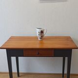 Minimalist kitchen table