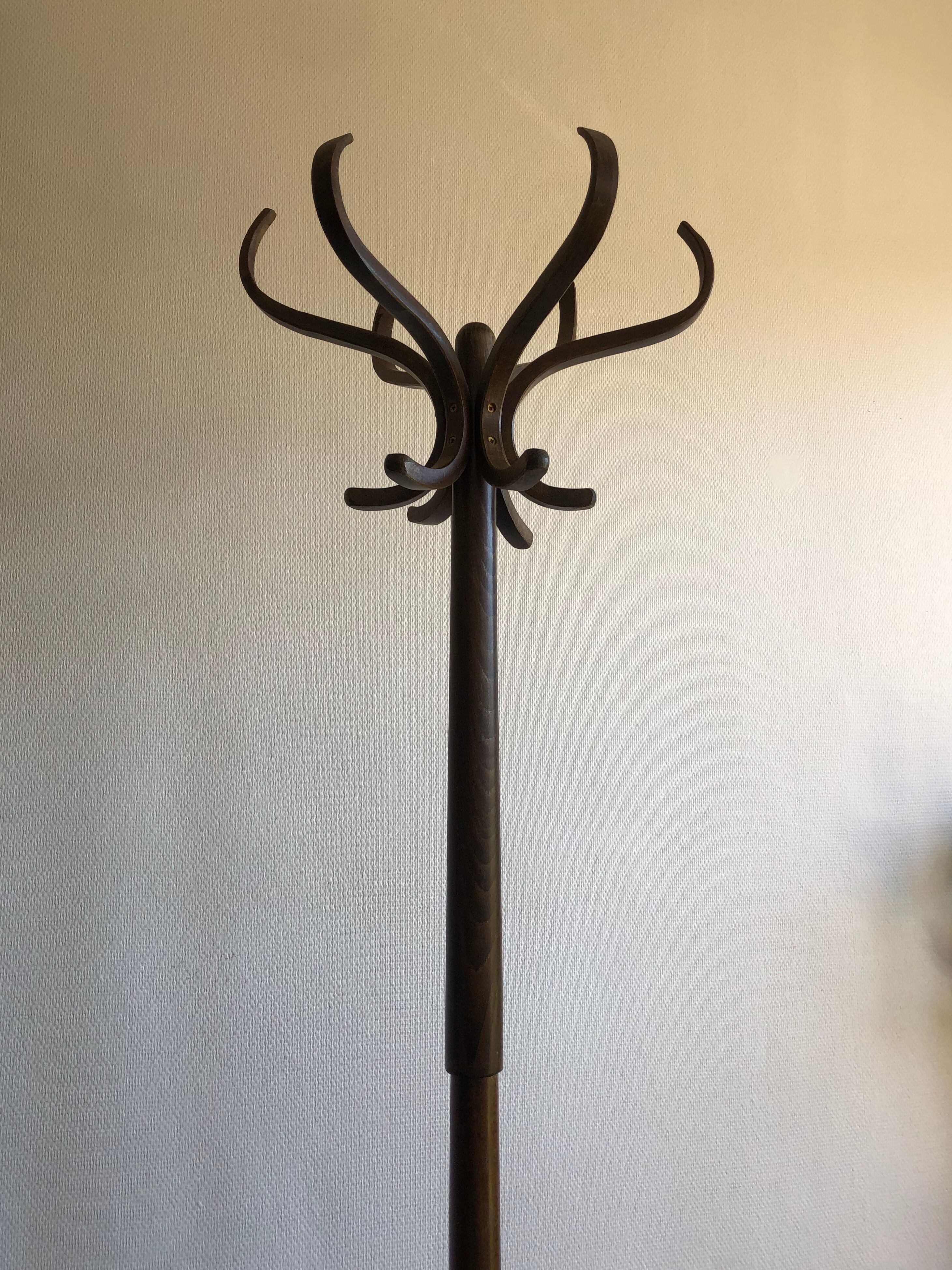 Baumann bistro parrot coat holder