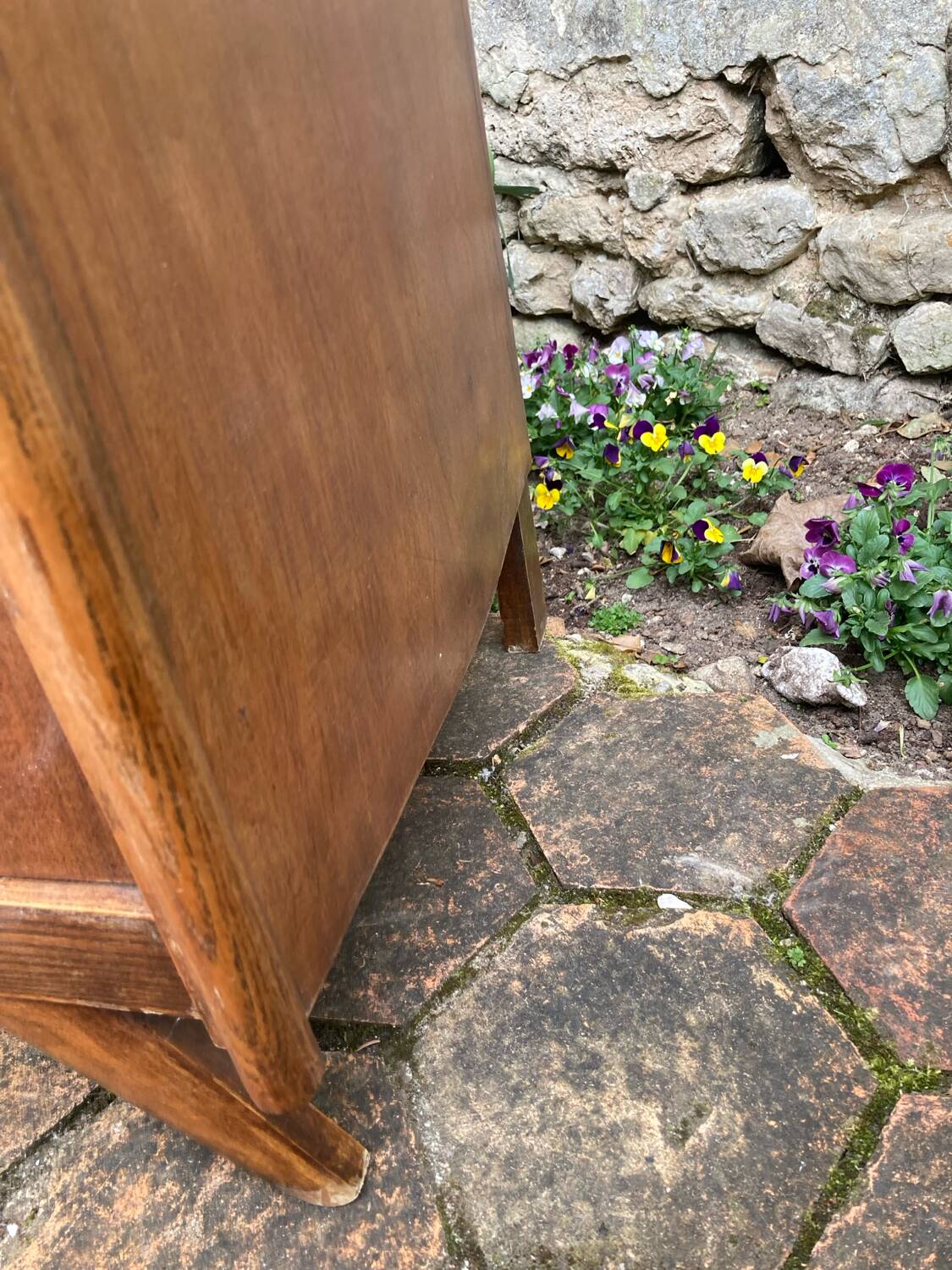 Compass leg chest of drawers