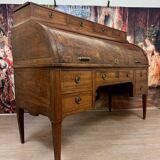 Bureau à cylindre de centre en noyer, époque Louis XVI