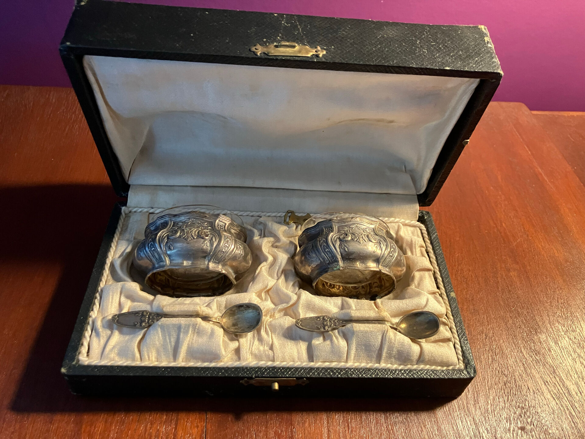 Set of 2 metal salt shakers