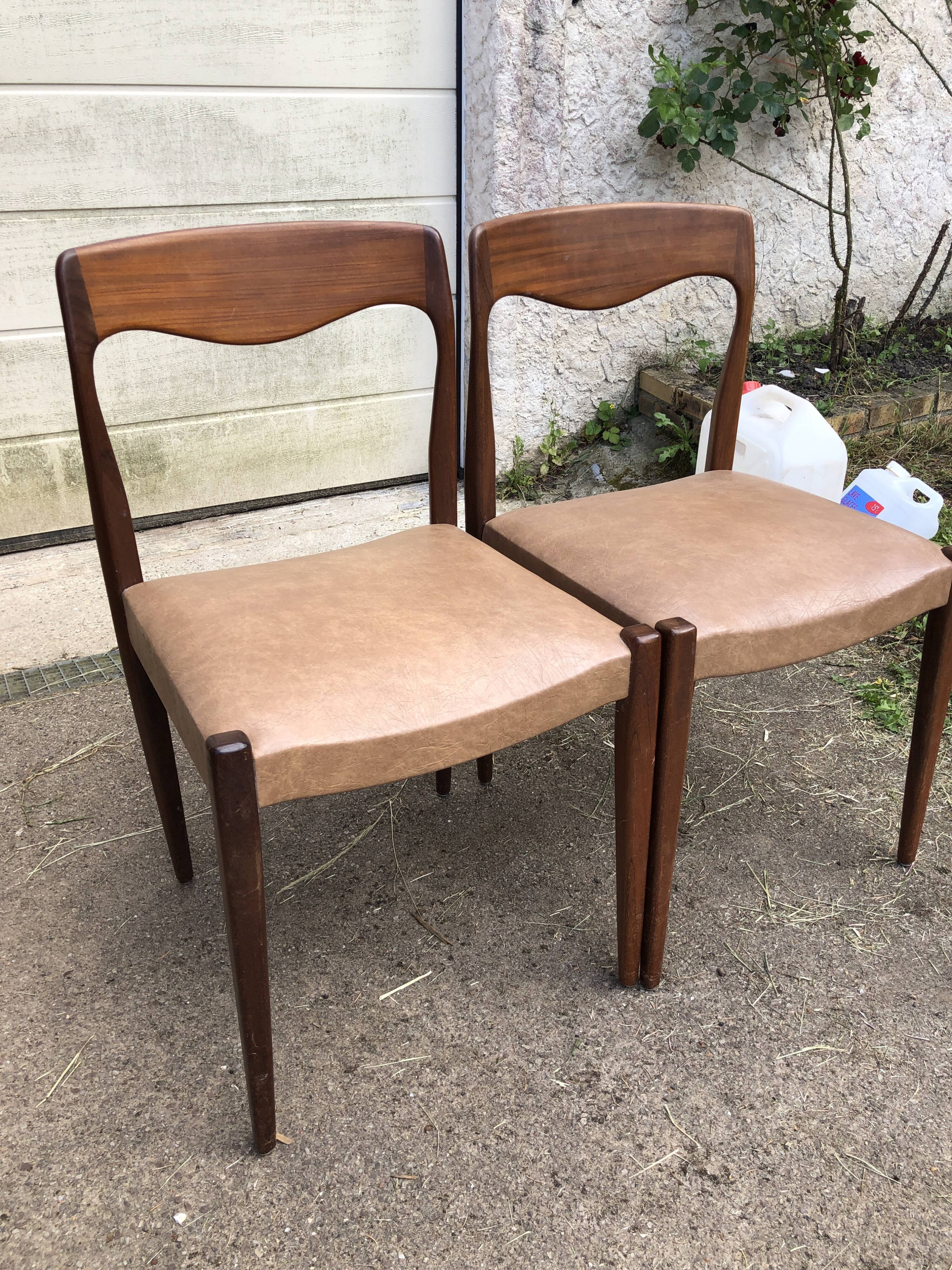 Set of 2 Scandinavian chairs