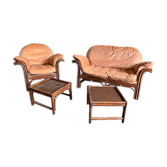 Vintage living room in dark rattan and pale pink velvet with its coffee tables