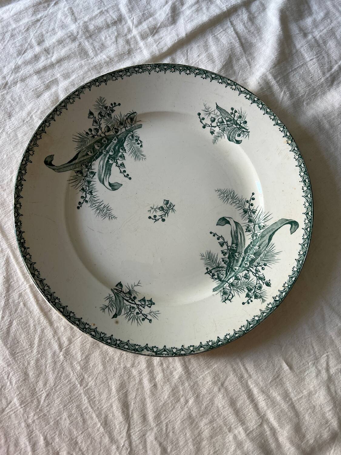 Iron earth serving dish St Amandinoise