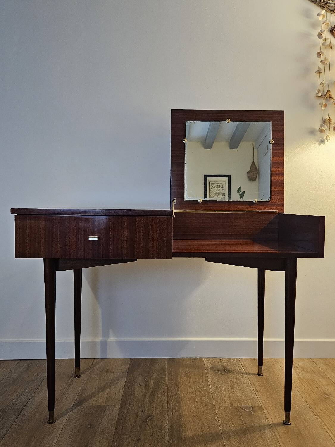 Coiffeuse en formica avec miroir